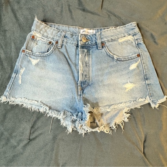 Zara Blue Distressed Jean Shorts High-Waisted

#1034 - Picture 1 of 5